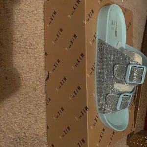 Baby blue solid jelly sandals